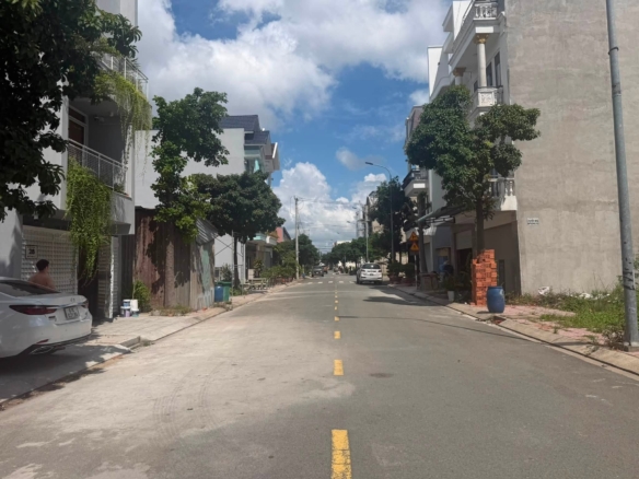 Lô đất rộng 112m ngã 3 mũi tàu – Tân Đông Hiệp